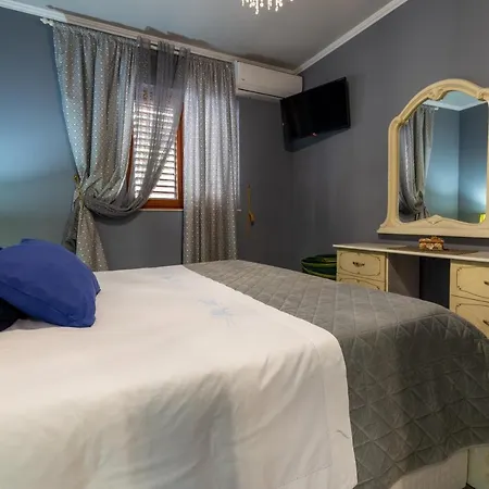 Zoey * Макарска