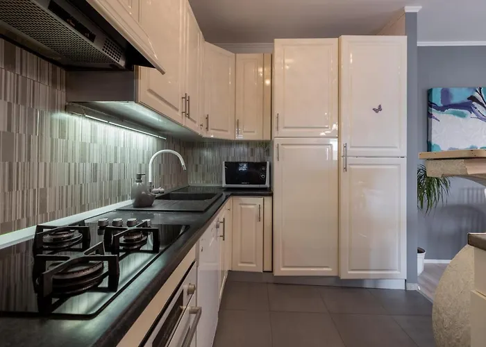 Zoey Макарска